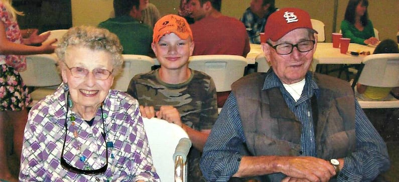 Moms-family-get-together0002-feature