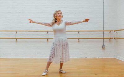 Mona Learns to Dance Ballet