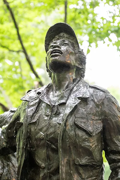 A military statue of a woman